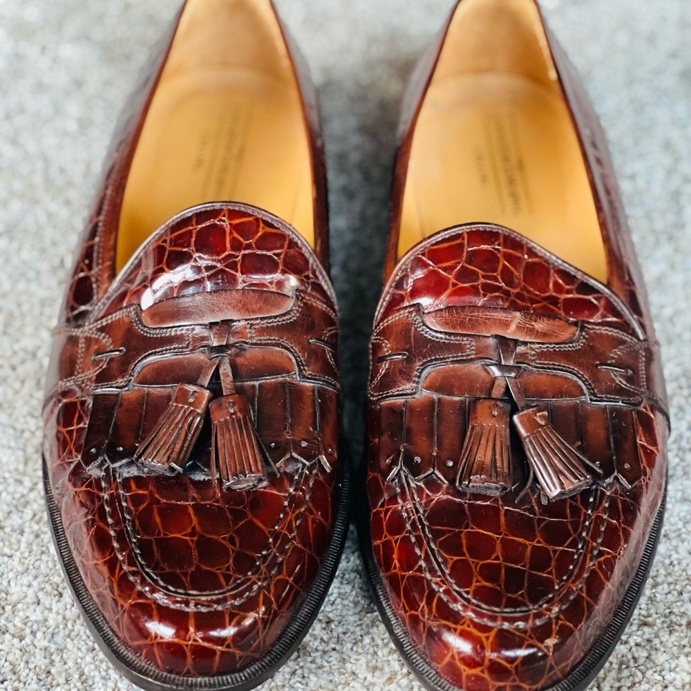 Johnston & Murphy Croc-Embossed Brown Loafers